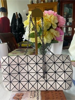 Geometric Pale Pink Chain-Shoulder Clutch